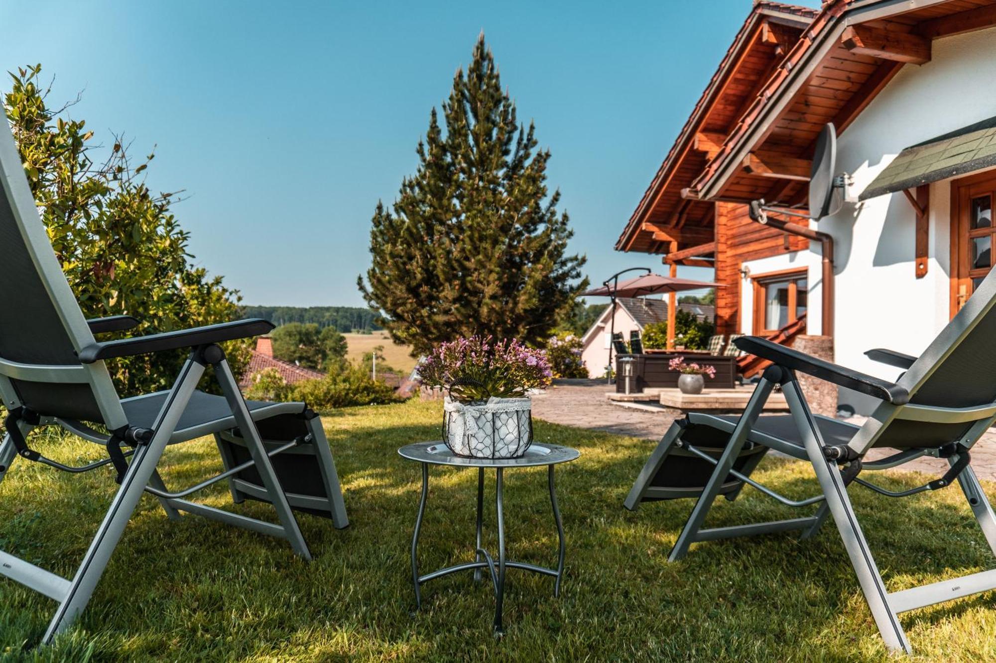 Steewer Landhaus Gemuetliche Ferienwohnung Bis 6 Pers In Ruhiger Ortsrandlage Stebach Bagian luar foto